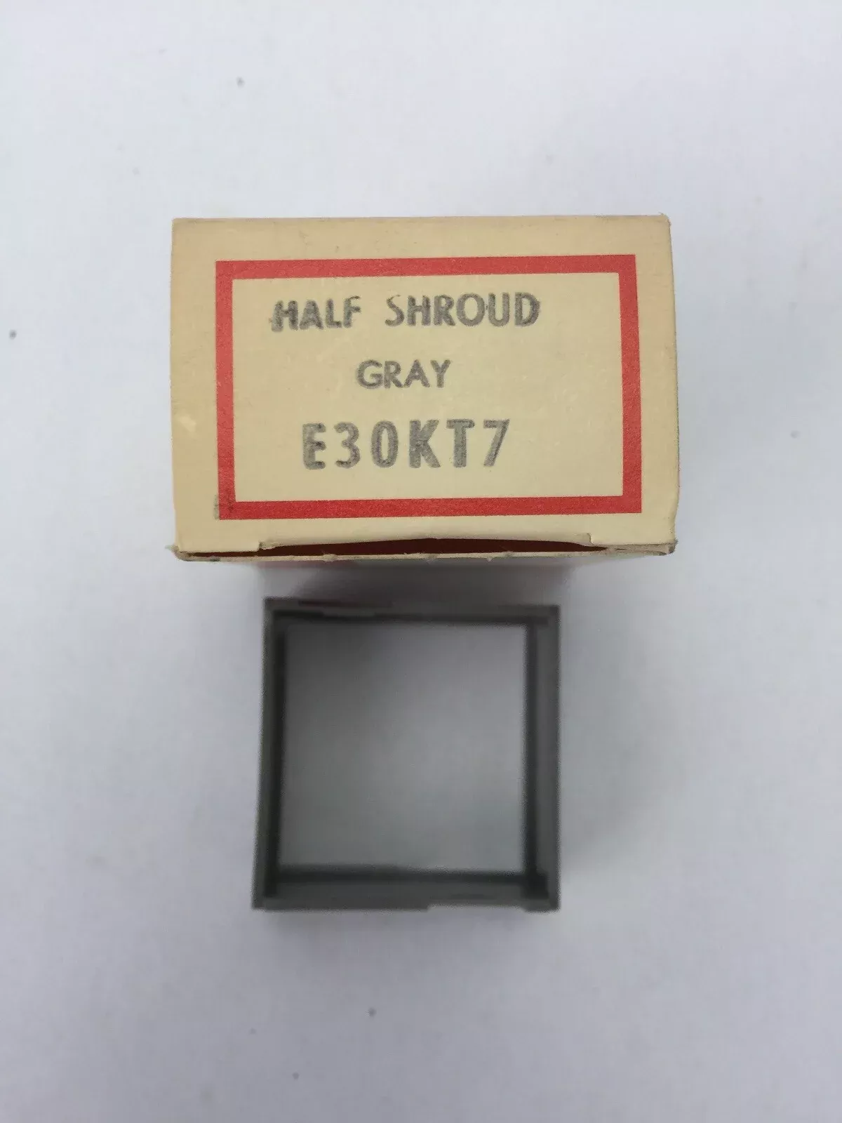 cutler-hammer-e30kt7-half-shroud-gray-lot-4 CUTLER HAMMER E30KT7 HALF SHROUD GRAY (LOT OF 4)