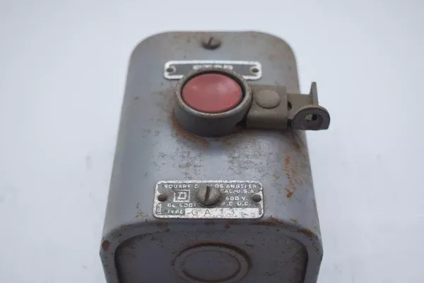 Square D 9001GA13 PUSH BUTTON STATION W/ LOCKOUT 9001 Ga 13